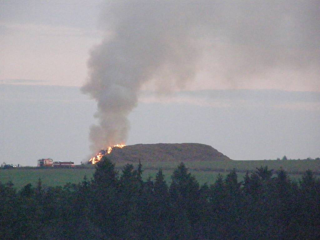 příjezd prvních jednotek hasičů.jpg